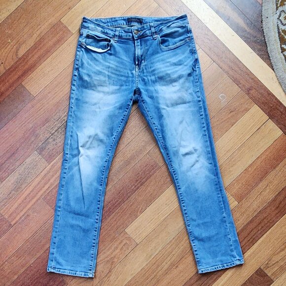 Aeropostale Light Wash Slim Straight Jeans Size 31/30 - Picture 5 of 16